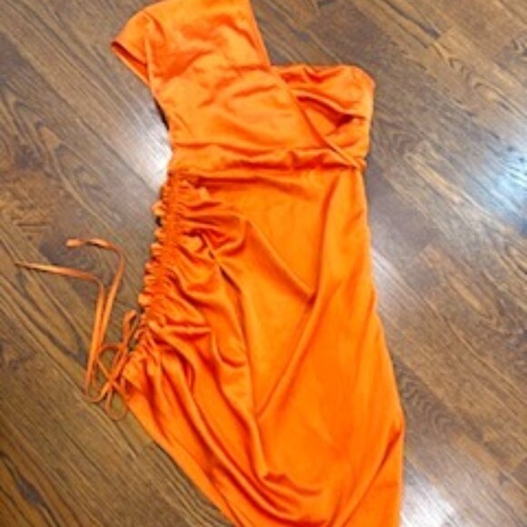 EUC Song of Style Graham Midi One Shoulder Ruched Satin Dress sz S - Picture 3 of 8